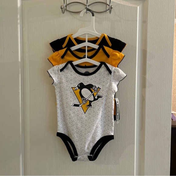 Pittsburgh Penguins Bodysuit three-piece set size 18 months NHL NWT - Picture 2 of 8